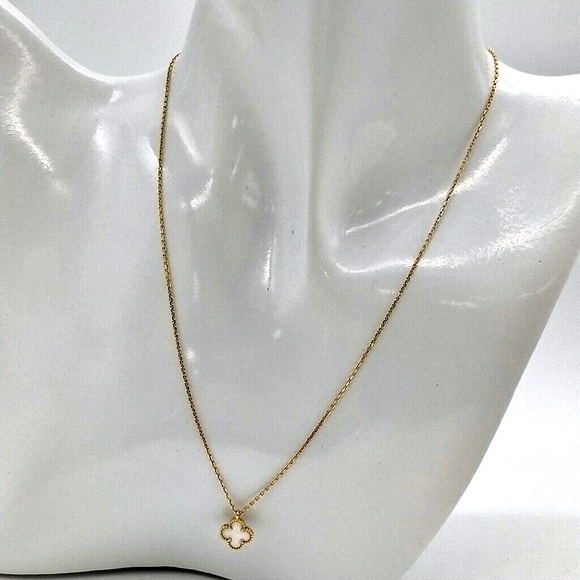 Van Cleef & Arpels Sweet Alhambra MOP and 18K Yellow Gold Necklace circa 2005 - Picture 8 of 8